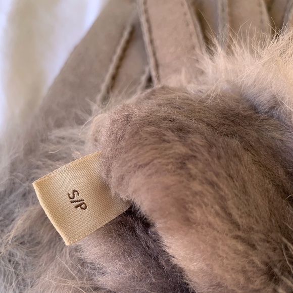 NWT Never used. UGG TOSCANA 3 POINT SHEARLING GLOVES WOMENS SMALL NWT - Picture 6 of 6